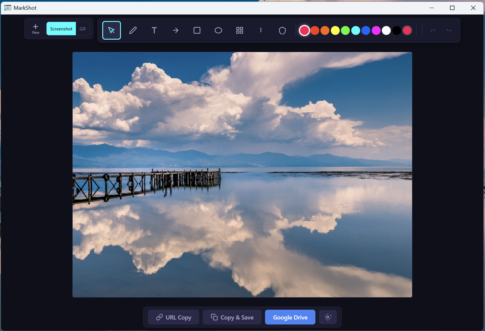 MarkShot v1.4.0 のエディタ画面。ツールバーに選択・テキスト・矢印・矩形・楕円・グリッド・バッジなど多数のアイコンと、12色カラーパレット、下部にURL Copy / Copy & Save / Google Drive ボタンが並んでいる
