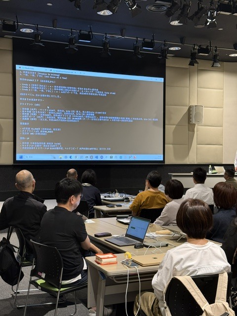 ライブコーディングで実装ステップを解説する場面