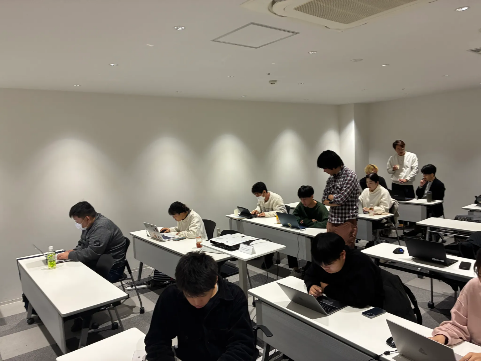 ワークに取り組む参加者の様子